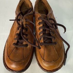 B.O.C Born Brown Leather women’s lace up shoes. Size 7